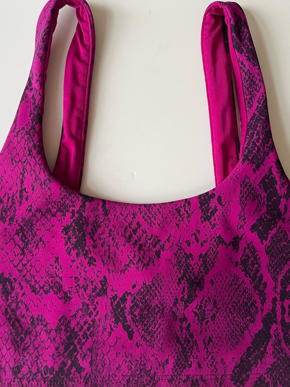 Alo Yoga Vapor Snakeskin Print Bra- Size S- Black and Fuchsia